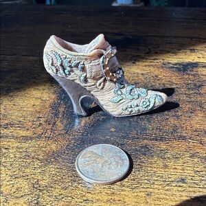 Embroidered Tan Heeled Shoe